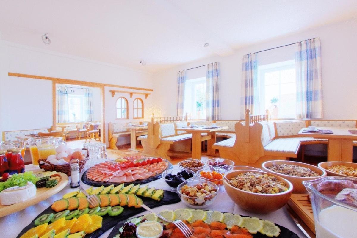 Klozbuecher - Das Landhotel Ellwangen Kültér fotó